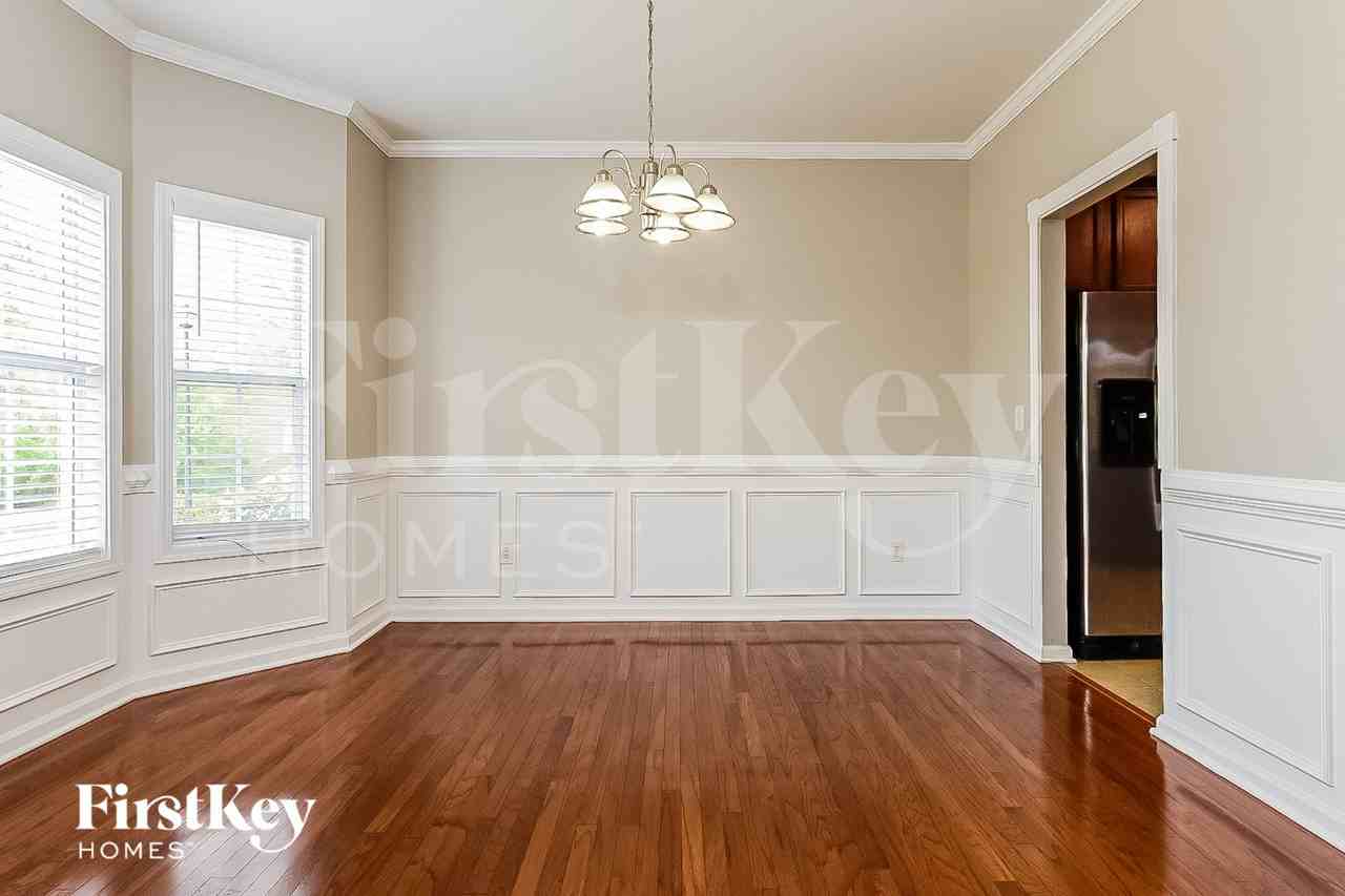 821 Harrison Dr - Photo 3 of 15
