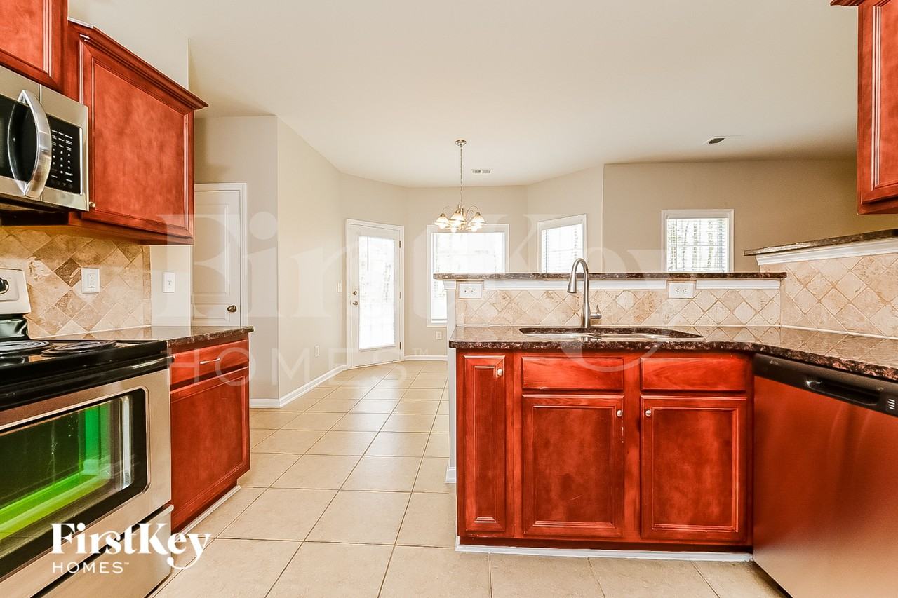 821 Harrison Dr - Photo 4 of 15