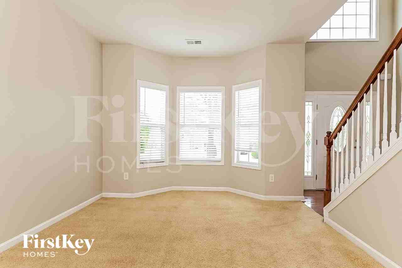 821 Harrison Dr - Photo 6 of 15