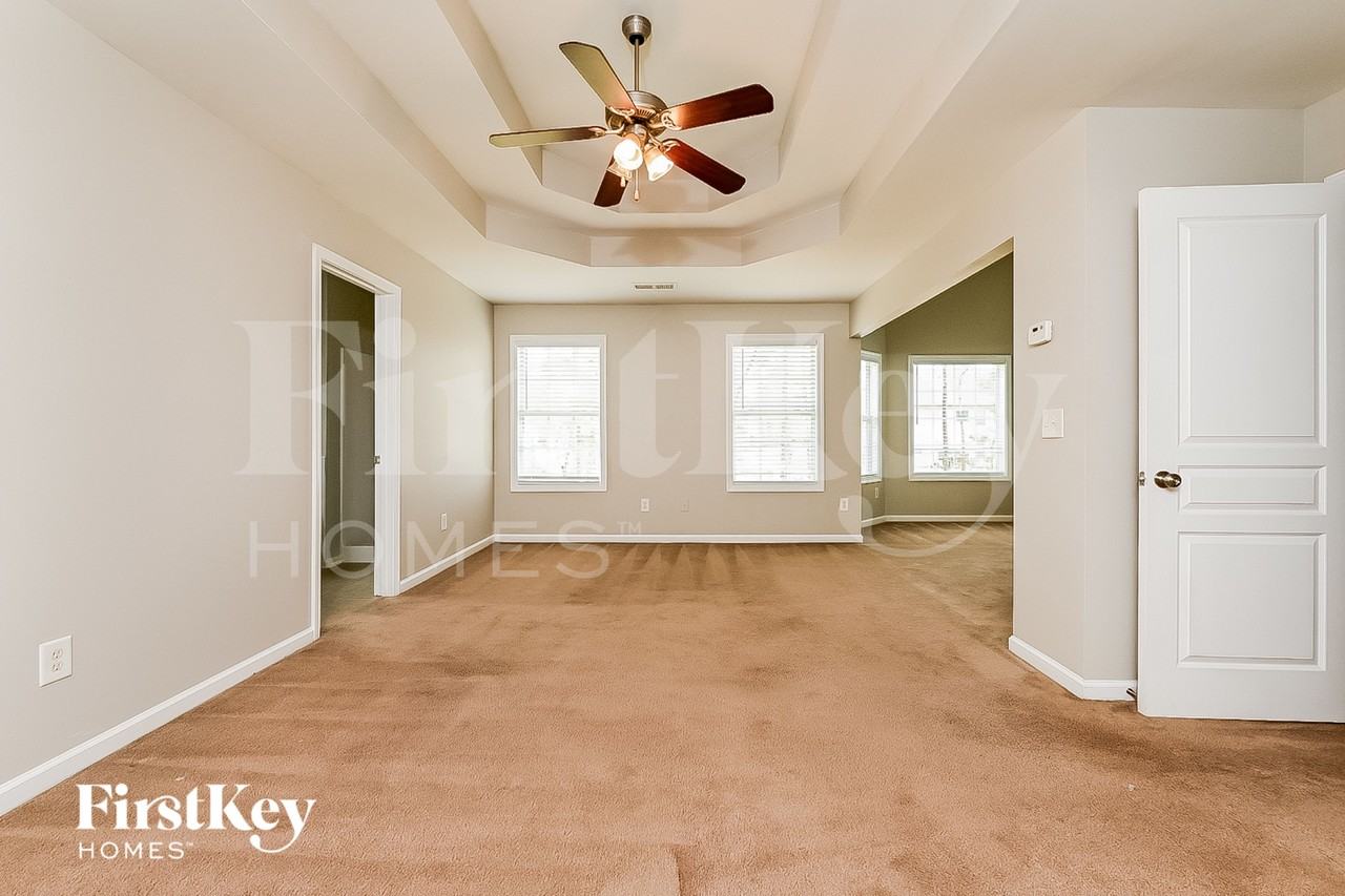 821 Harrison Dr - Photo 7 of 15