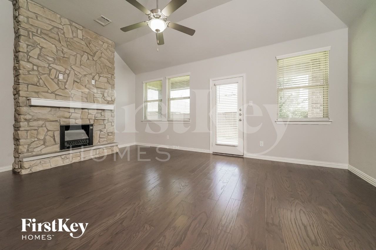 705 Bluebird Way - Photo 2 of 15