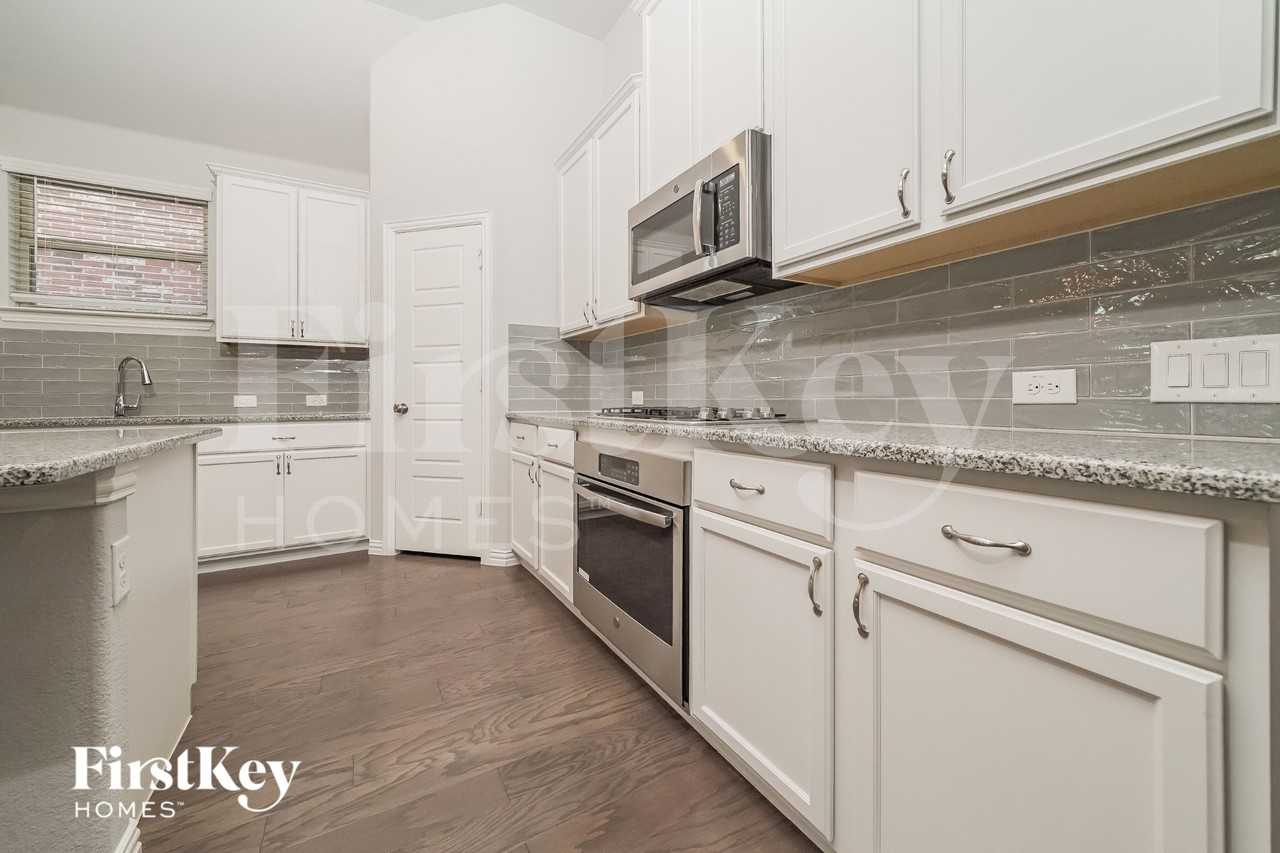 705 Bluebird Way - Photo 4 of 15