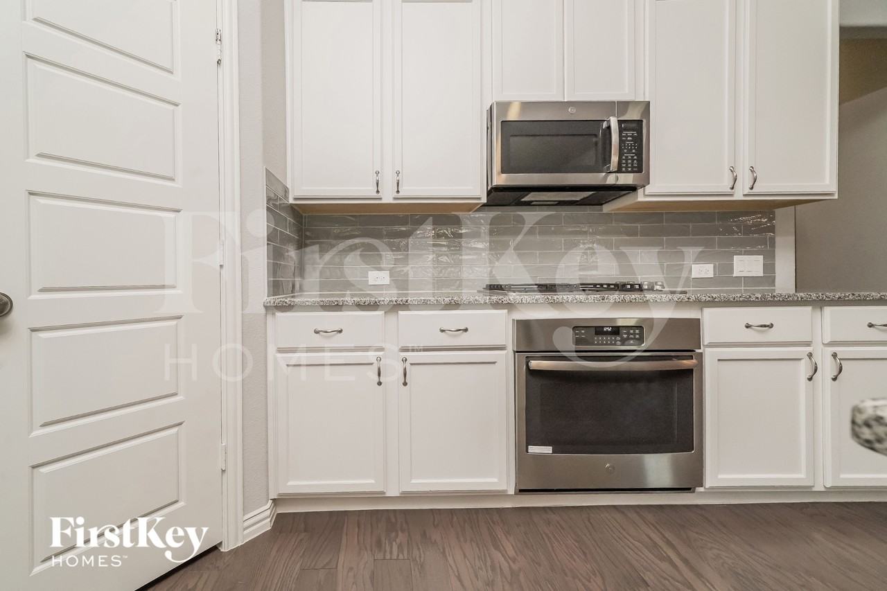 705 Bluebird Way - Photo 5 of 15