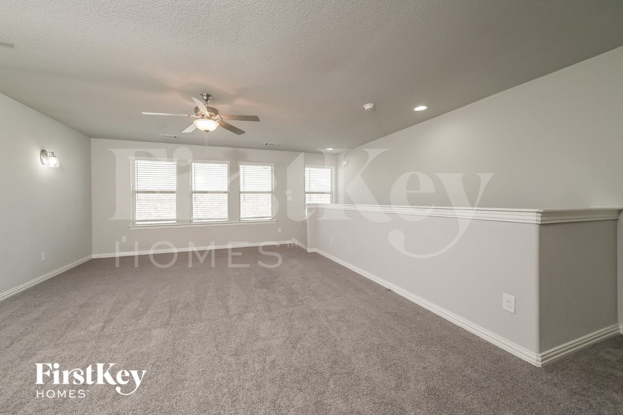 705 Bluebird Way - Photo 6 of 15