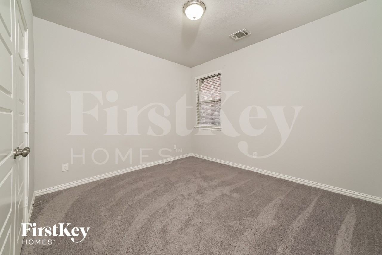 705 Bluebird Way - Photo 7 of 15