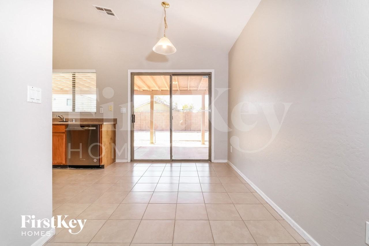 14805 W Redfield Rd - Photo 6 of 15