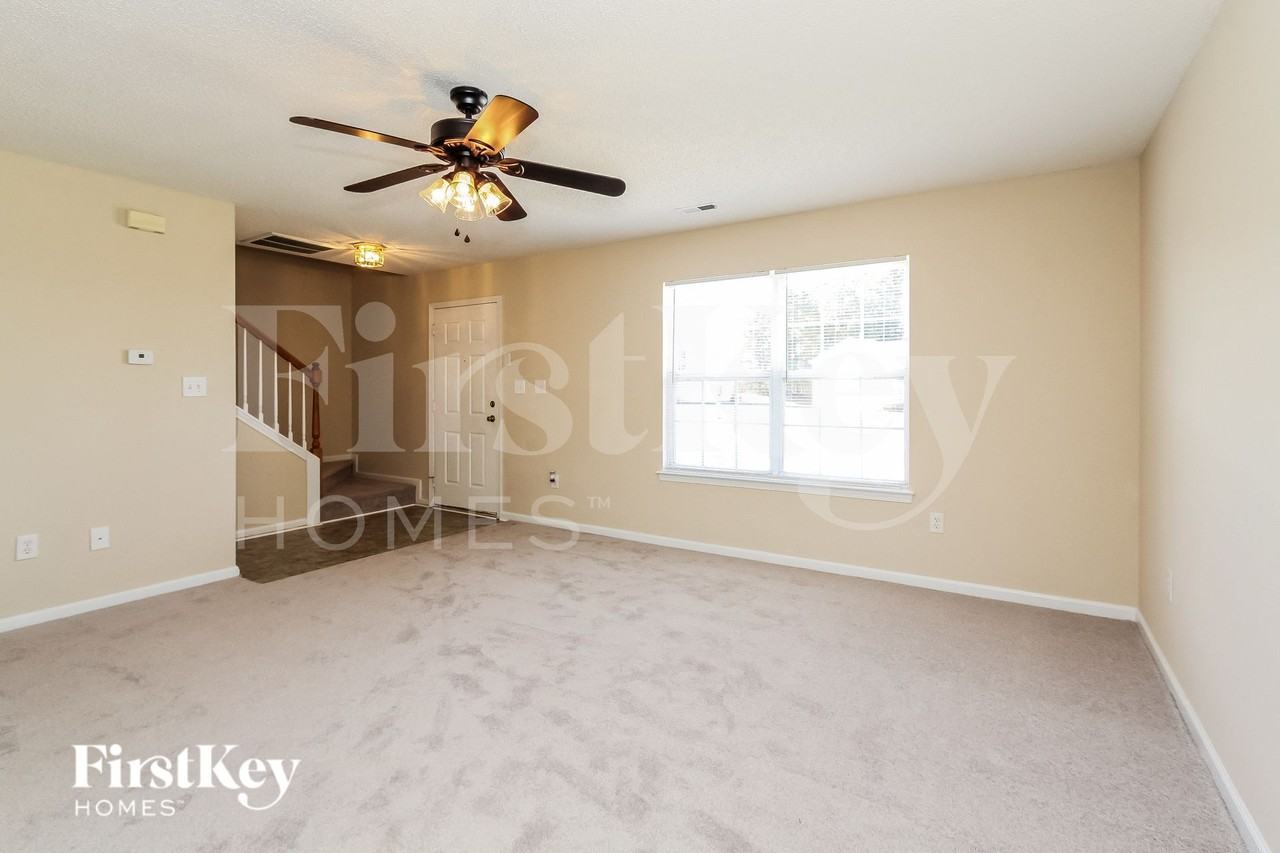 802 Almora Dr - Photo 4 of 15