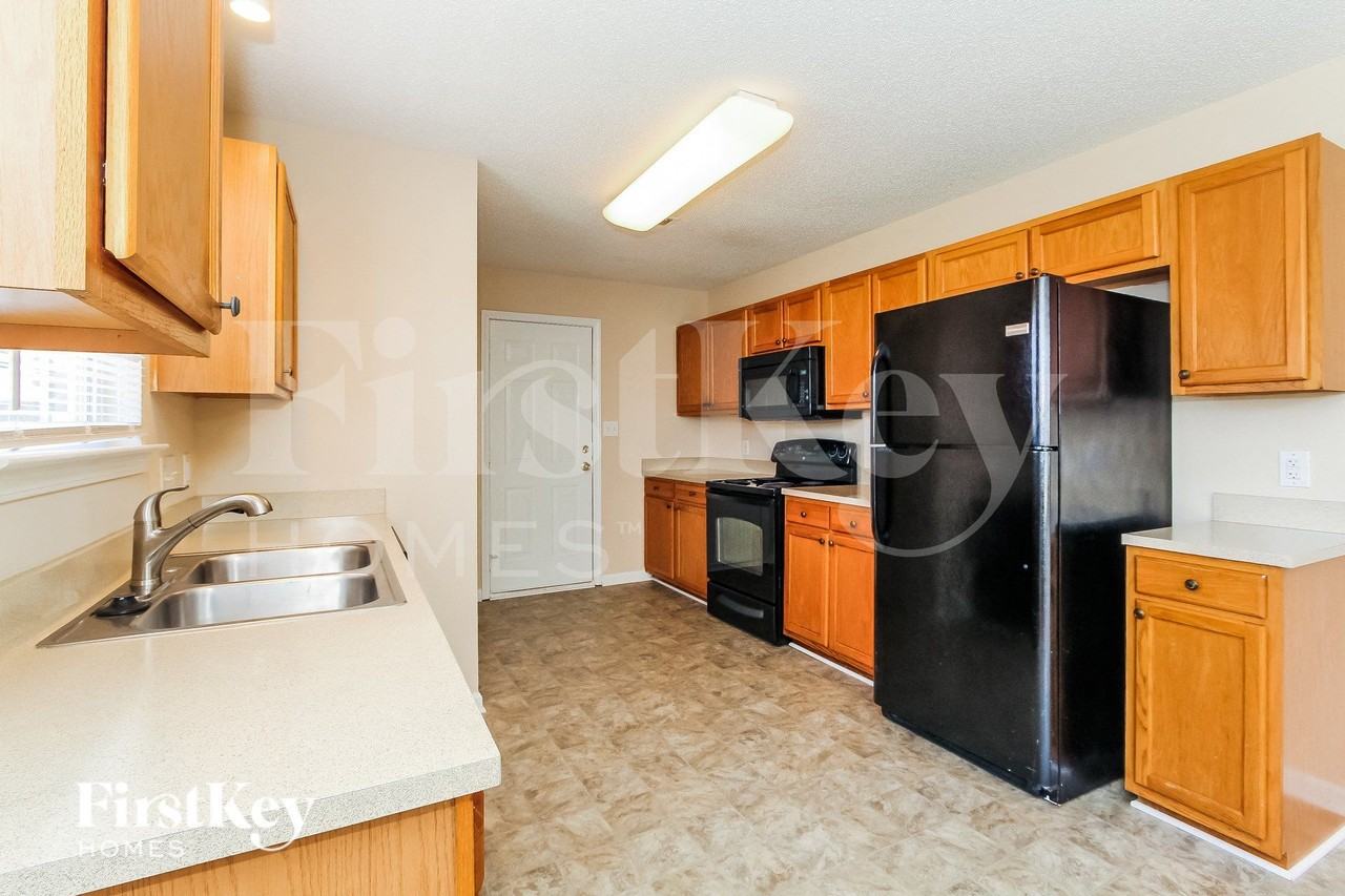 802 Almora Dr - Photo 6 of 15