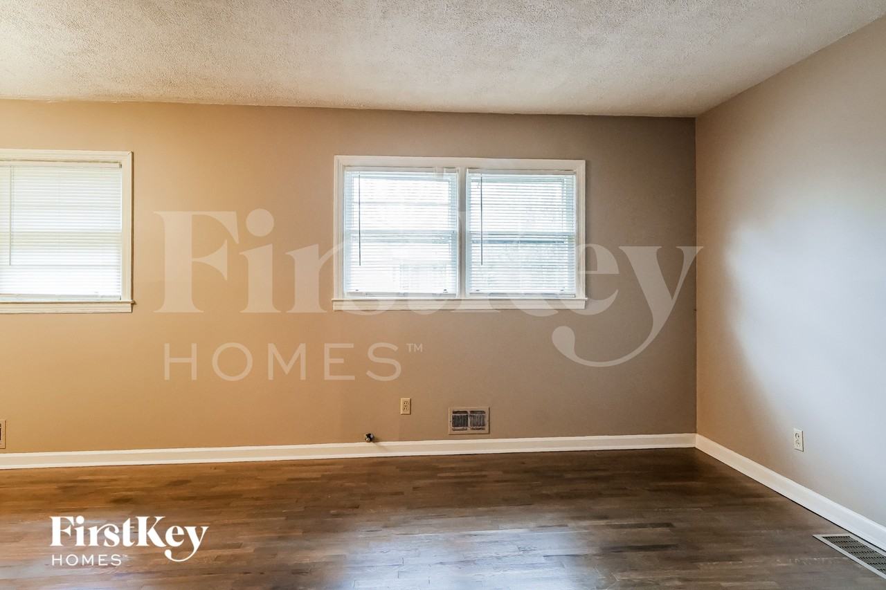 4245 Springdale Cir - Photo 5 of 18