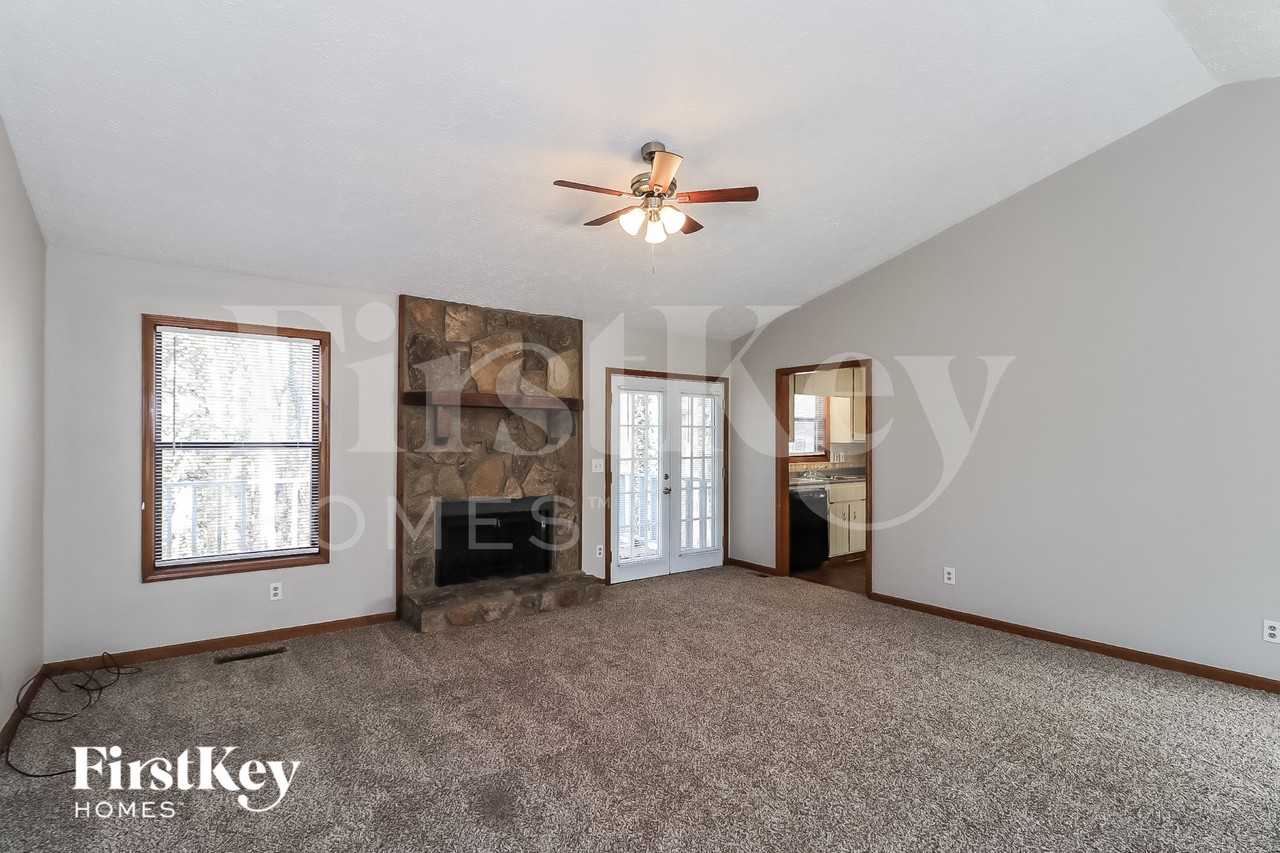 213 Park Ave - Photo 3 of 18