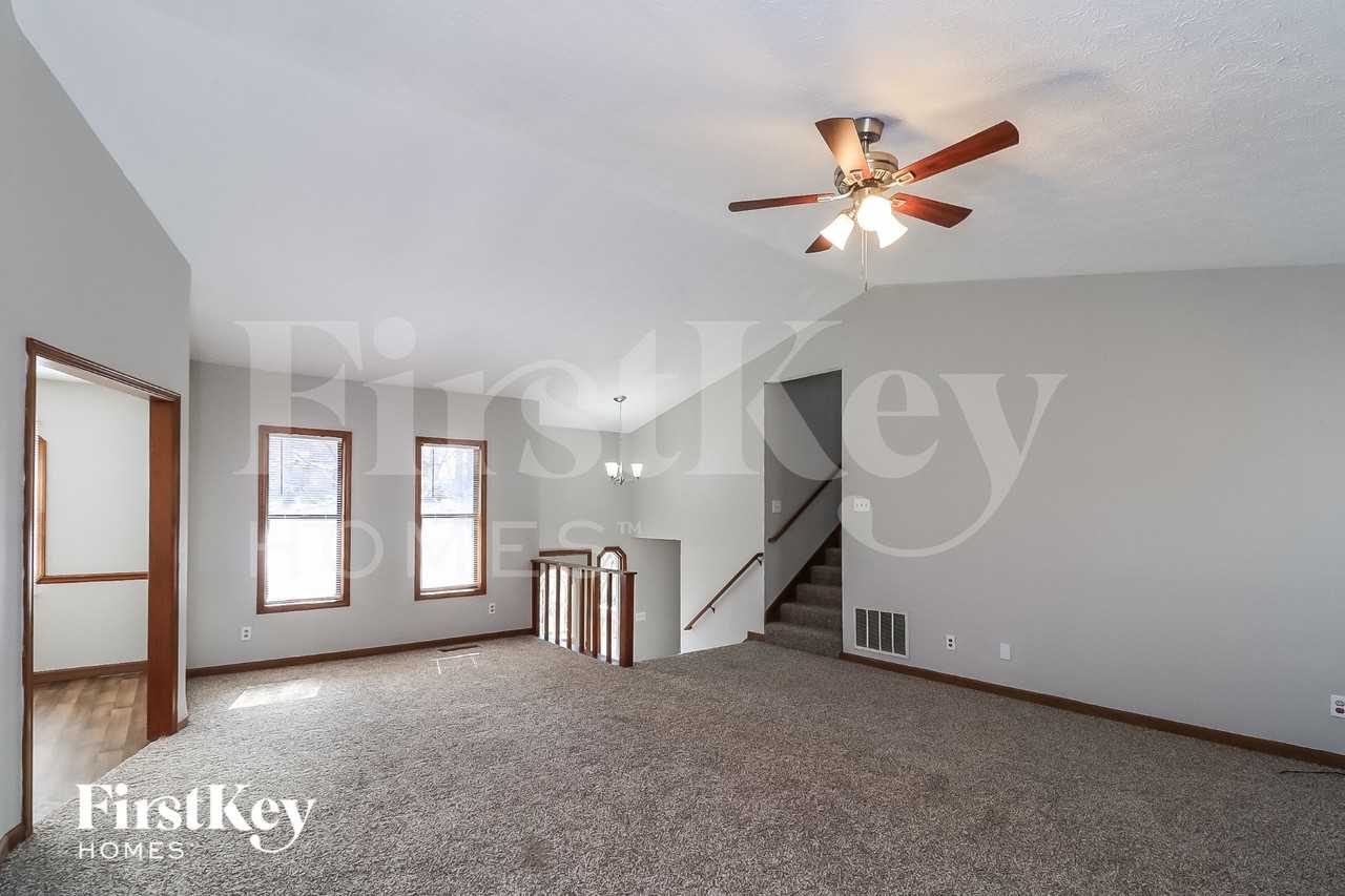 213 Park Ave - Photo 5 of 18