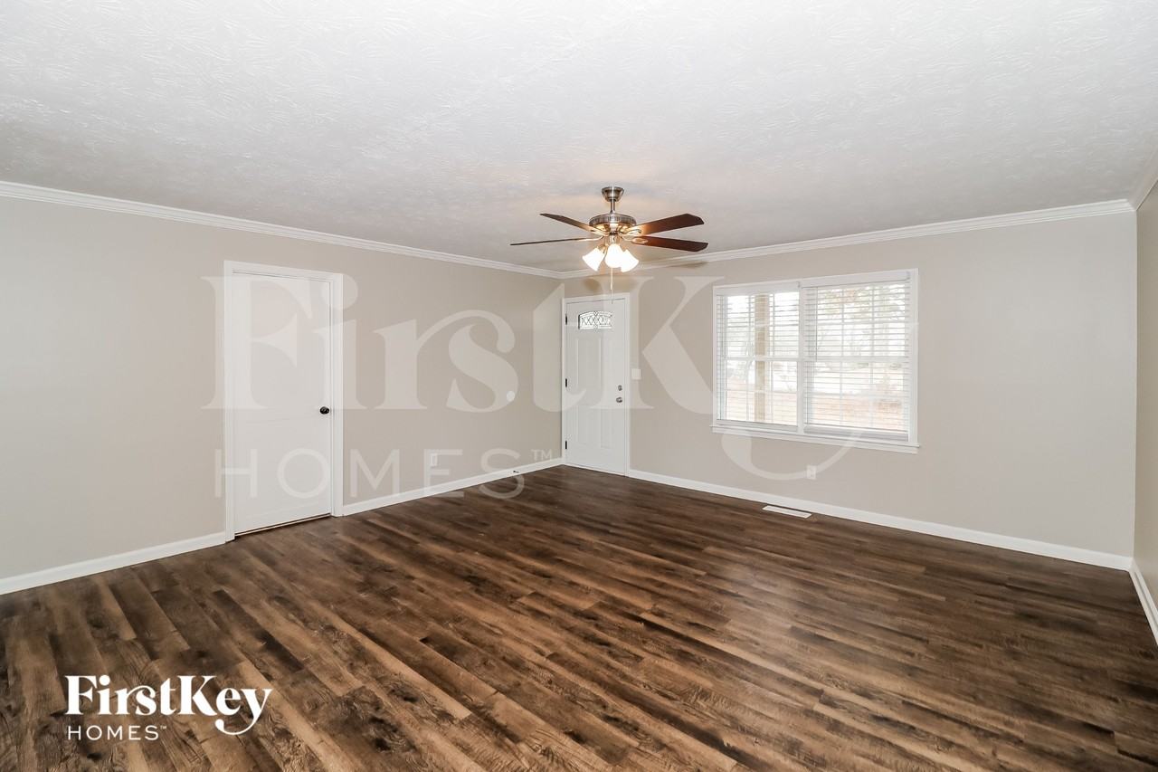 1715 Strawvalley Rd - Photo 3 of 18