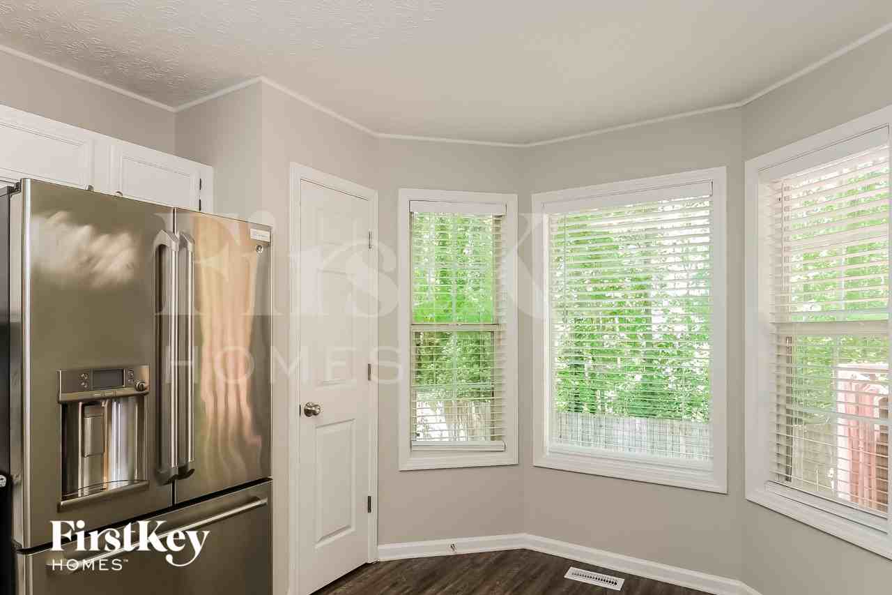 1005 Wolf Springs Cv - Photo 6 of 18