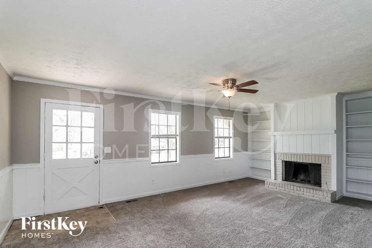 3762 Cambridge Dr Sw - Photo 5 of 18