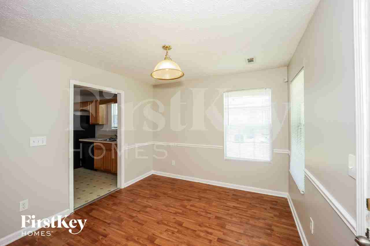 9421 Mulligan Ct - Photo 6 of 18