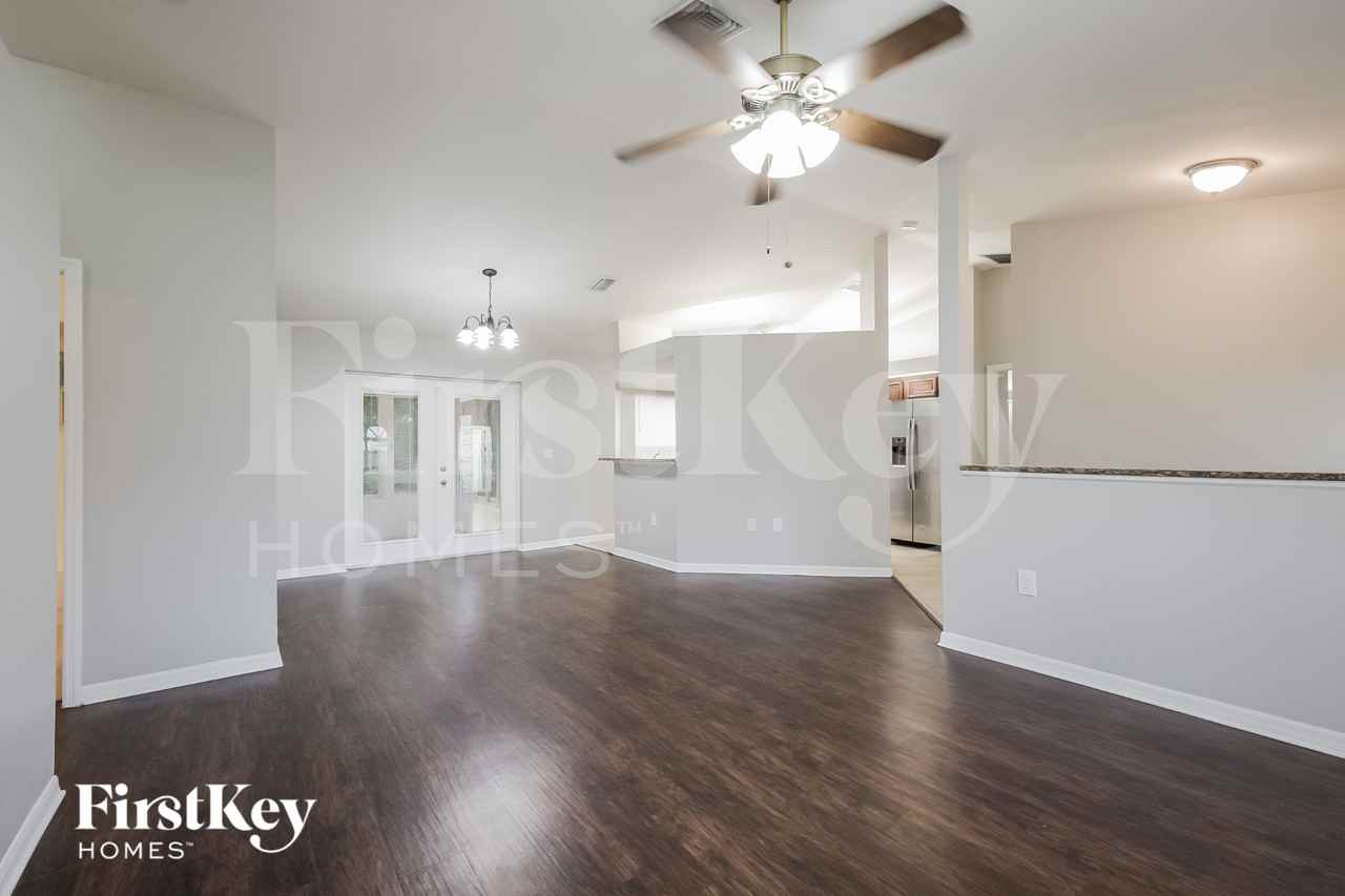 8285 Tahiti Rd - Photo 4 of 15