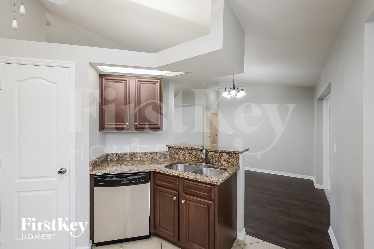8285 Tahiti Rd - Photo 6 of 15