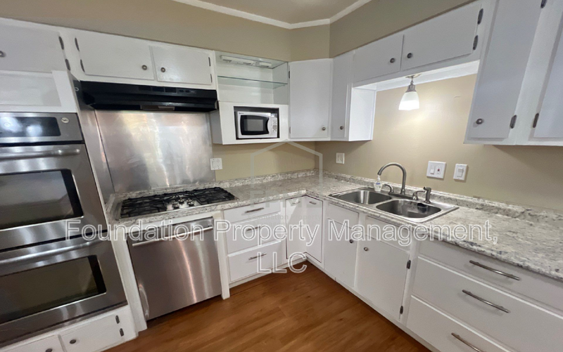 3656 Haughton Ln #2 - Photo 5 of 17