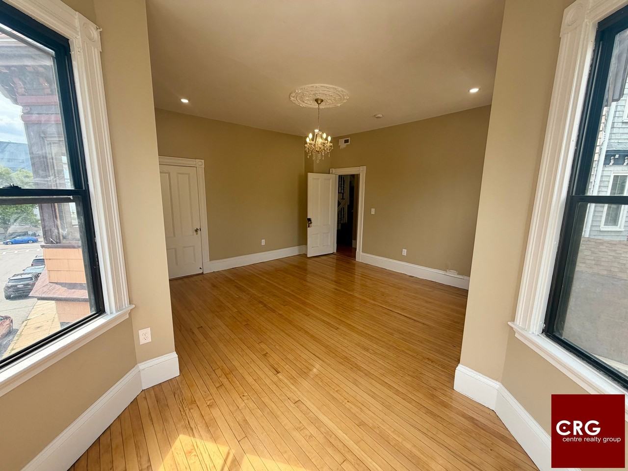 433 Meridian St #2 - Photo 4 of 23