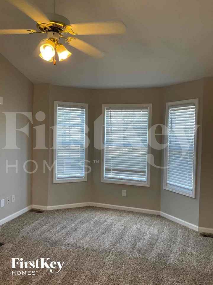 6616 Killington Ct - Photo 3 of 10