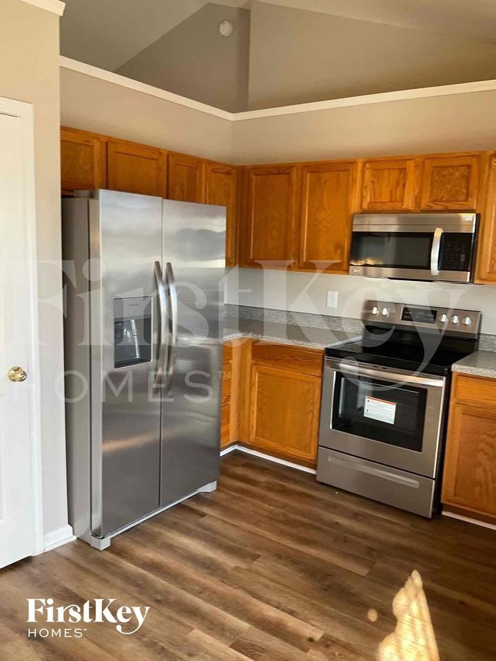 6616 Killington Ct - Photo 5 of 10