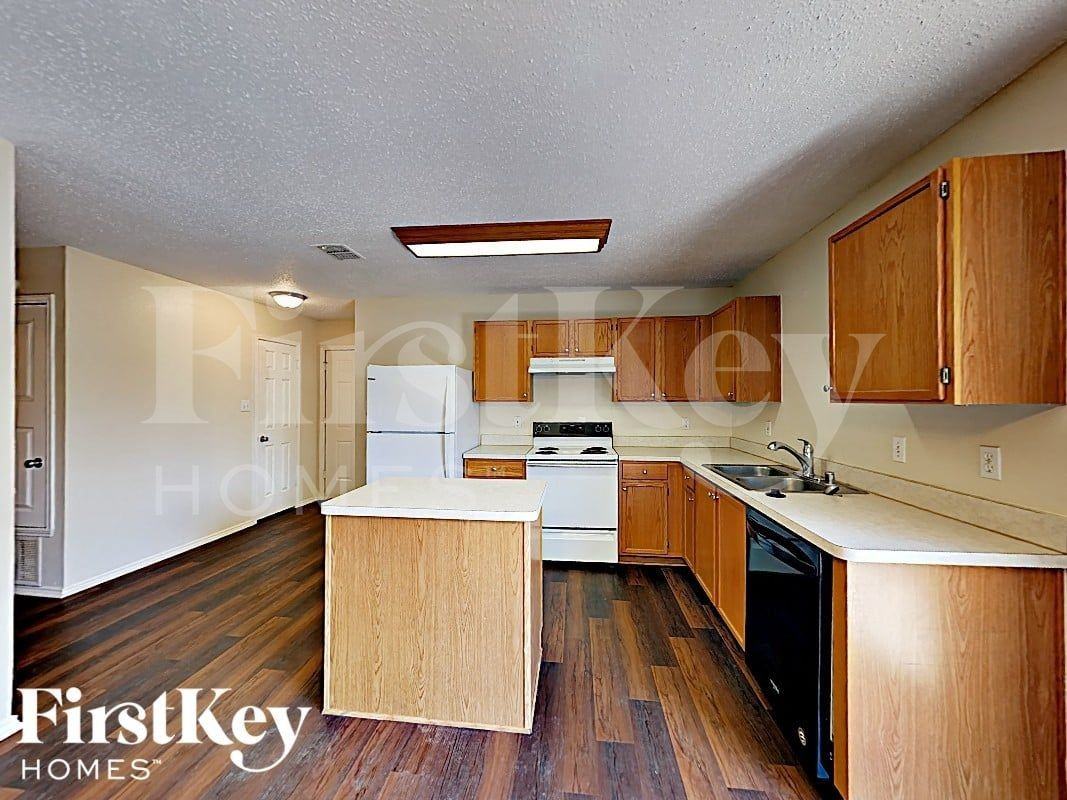 6053 Arabian Ave - Photo 3 of 15
