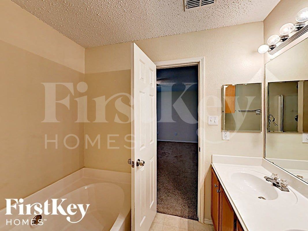 6053 Arabian Ave - Photo 7 of 15
