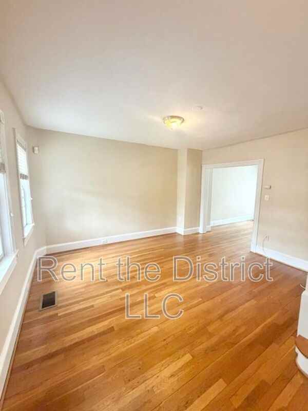 1114 Abbey Pl Ne - Photo 3 of 20