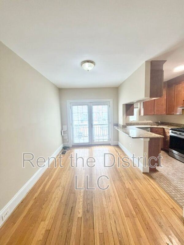1114 Abbey Pl Ne - Photo 4 of 20