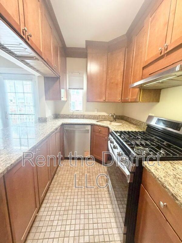 1114 Abbey Pl Ne - Photo 6 of 20