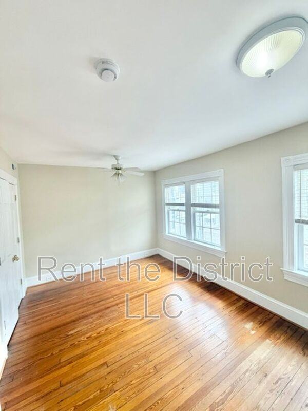 1114 Abbey Pl Ne - Photo 7 of 20