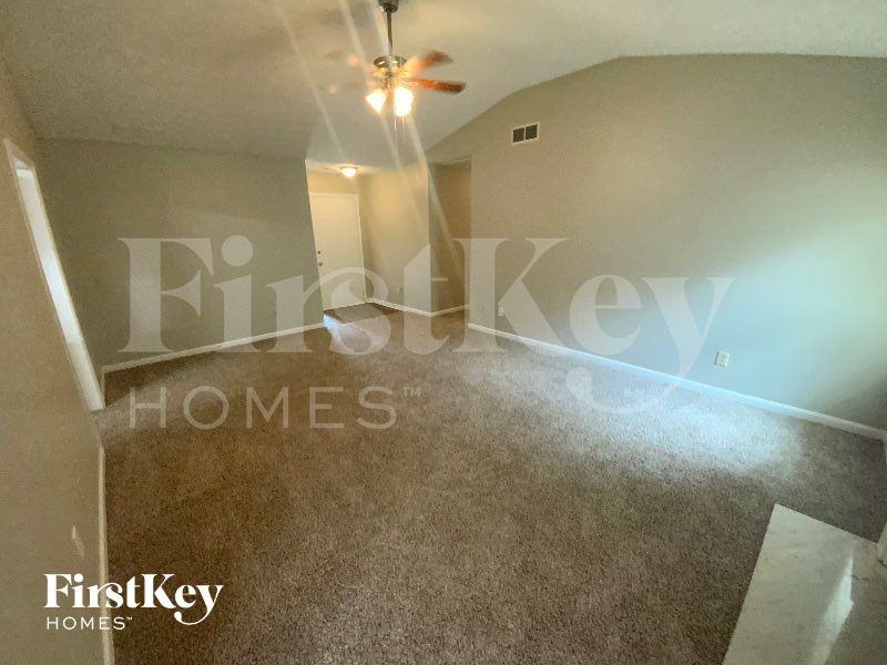 5992 Homestead Cir - Photo 4 of 11