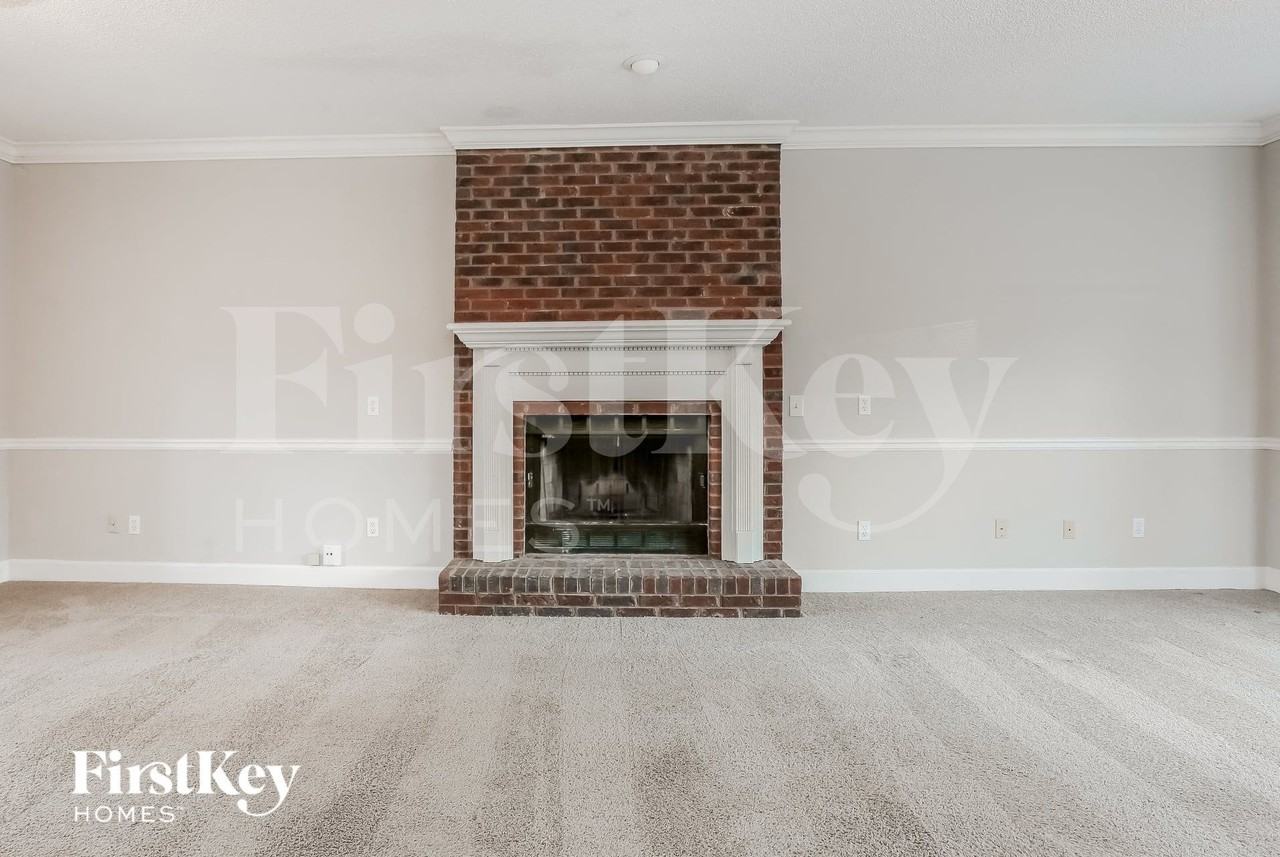 5300 Oglethorpe Ct - Photo 6 of 15