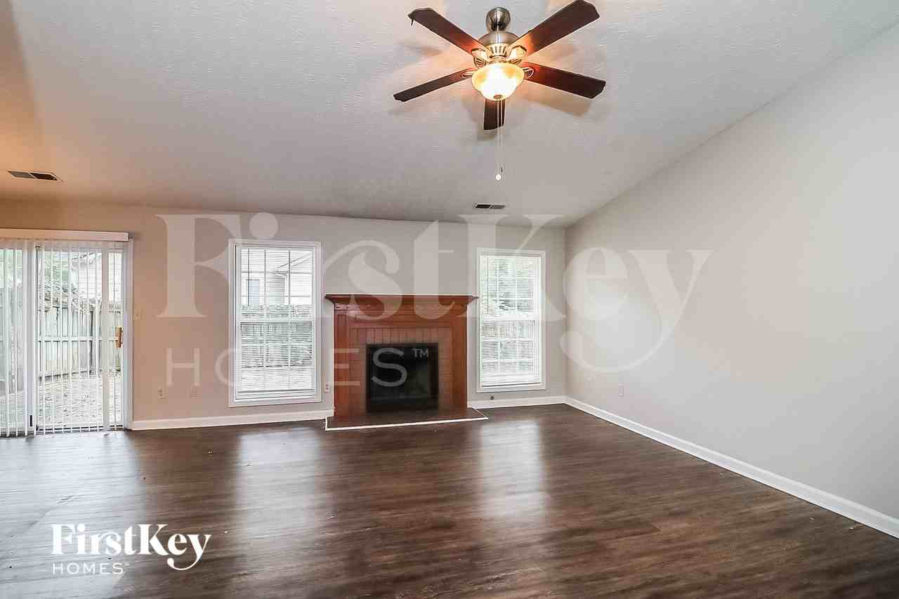 4745 Roswell Mill Dr - Photo 2 of 15