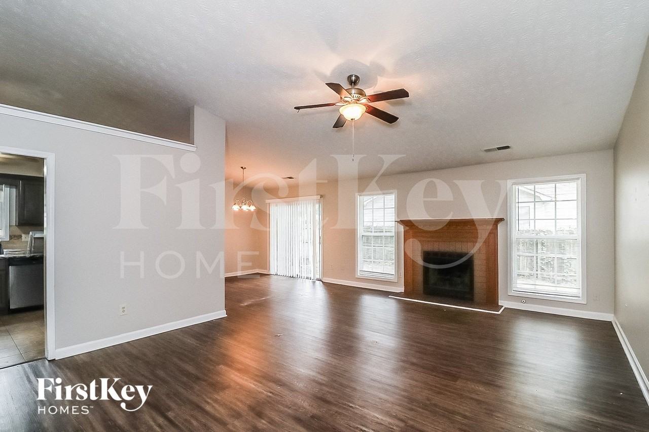 4745 Roswell Mill Dr - Photo 3 of 15