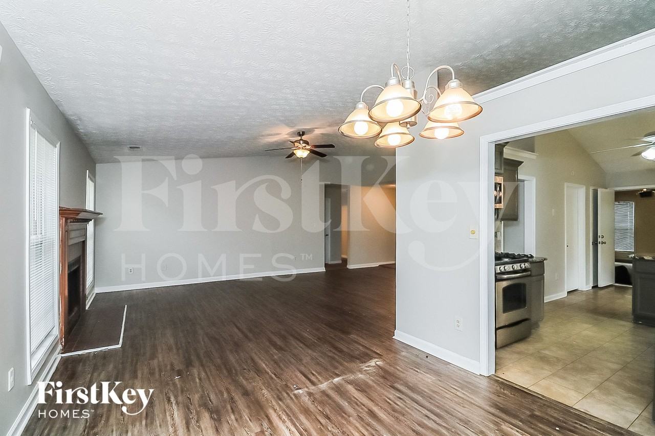4745 Roswell Mill Dr - Photo 5 of 15
