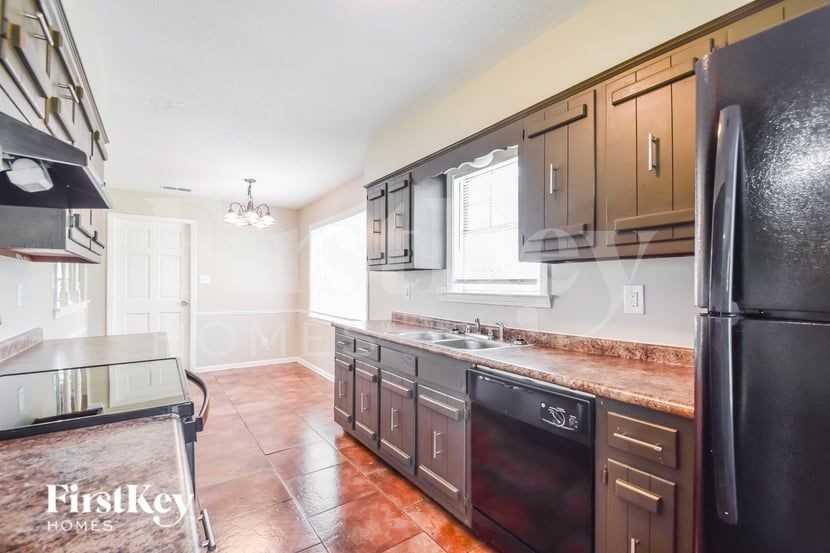 4475 Grinstead Cv - Photo 7 of 16