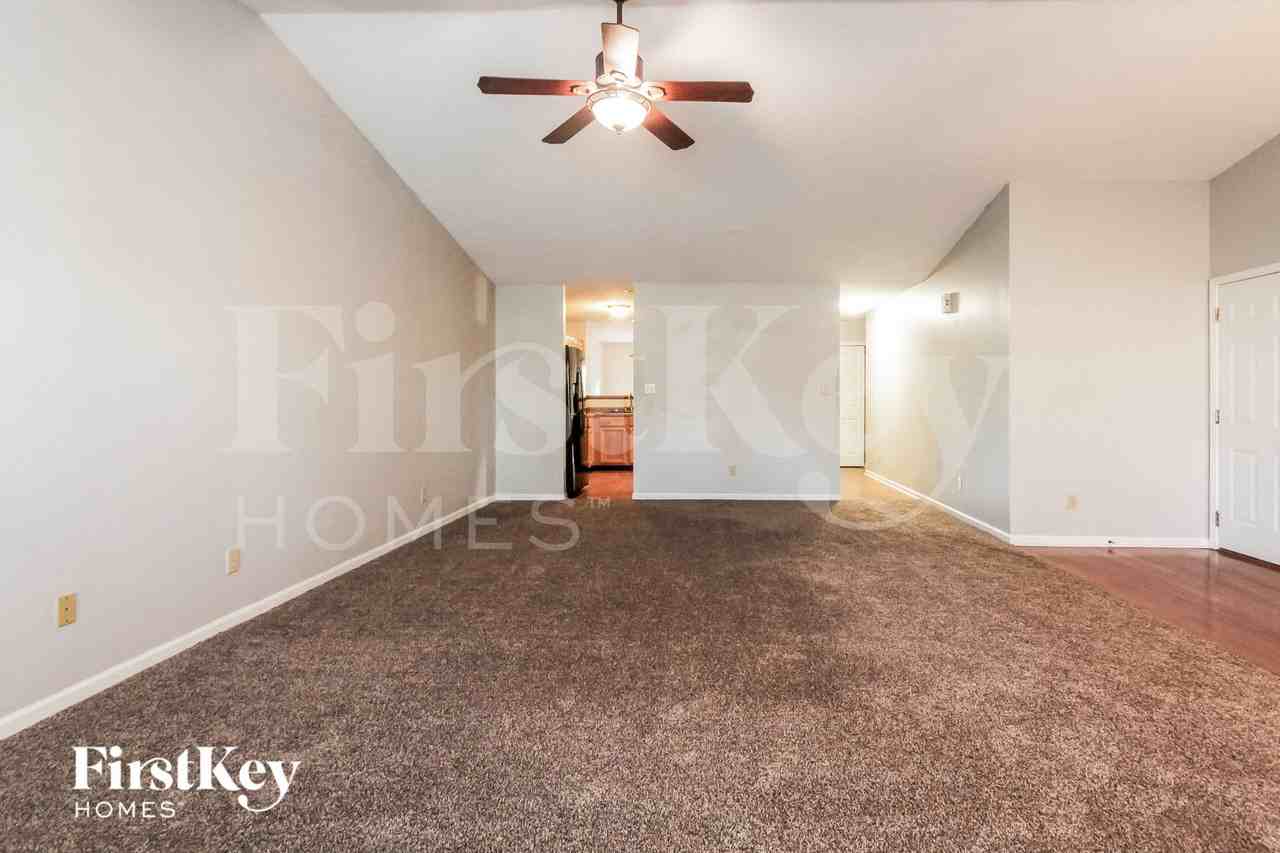 41 Knoll Ln - Photo 2 of 15