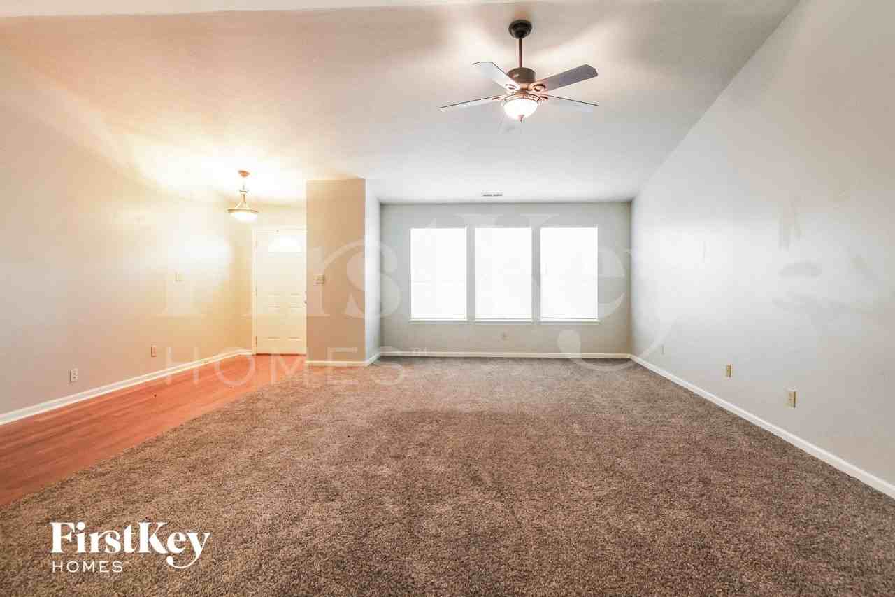 41 Knoll Ln - Photo 3 of 15