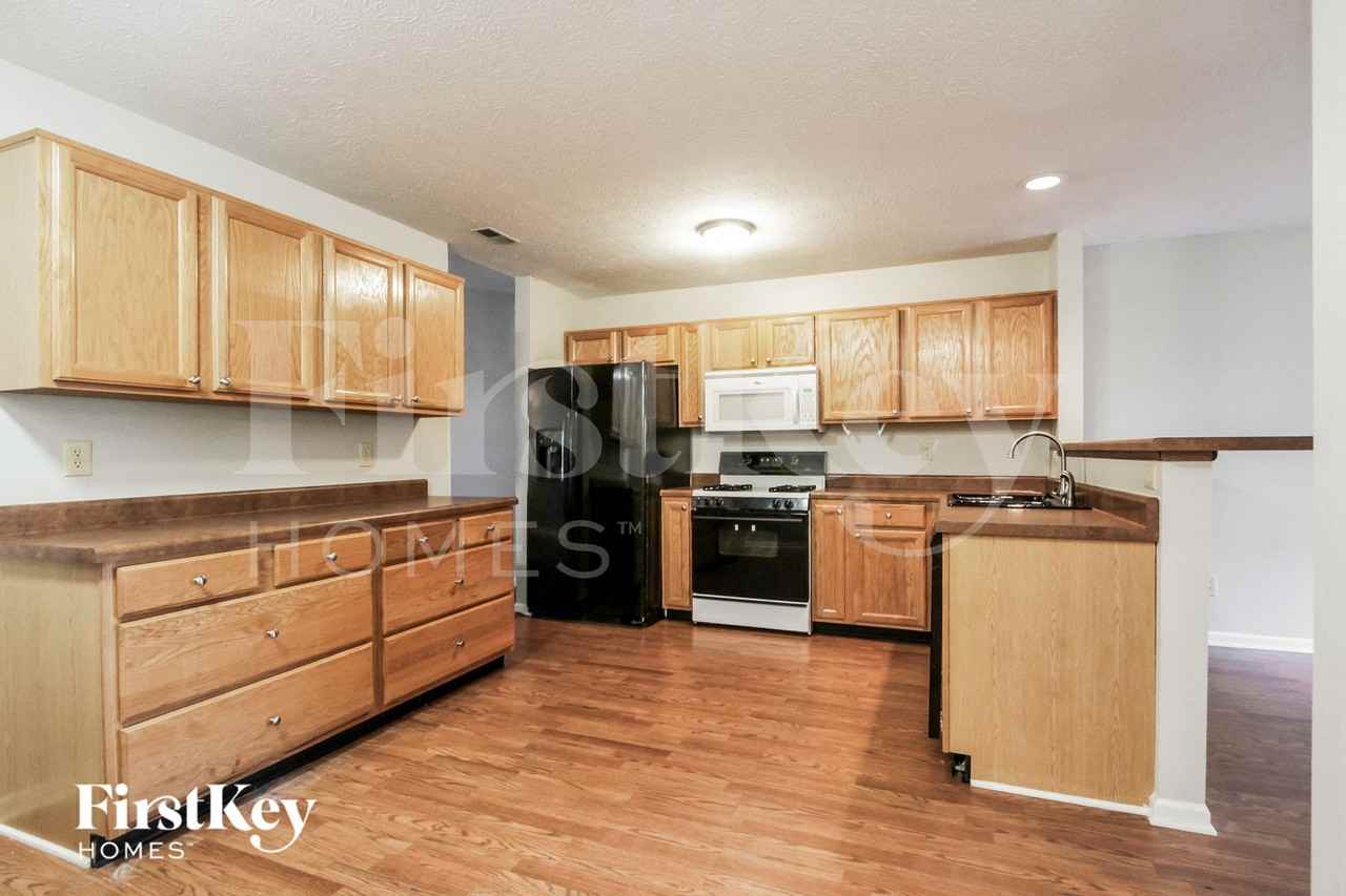 41 Knoll Ln - Photo 5 of 15