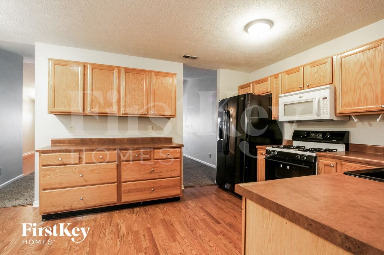 41 Knoll Ln - Photo 6 of 15