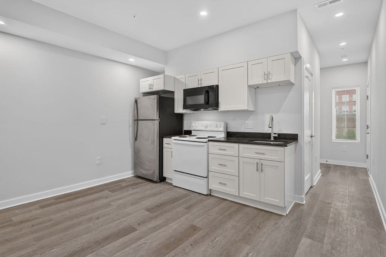 1516 18th St SE - Photo 2 of 28