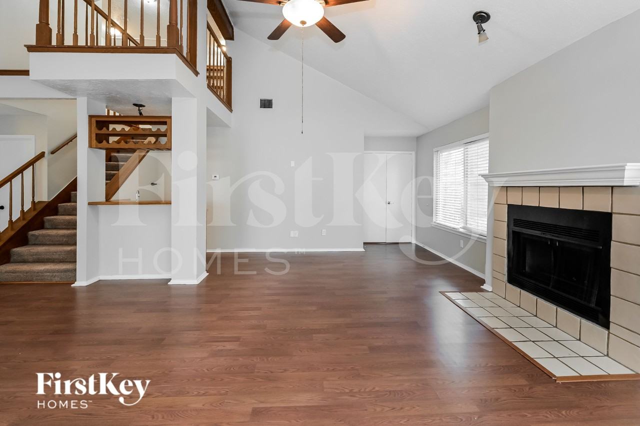 3223 Lake Stream Dr - Photo 2 of 16