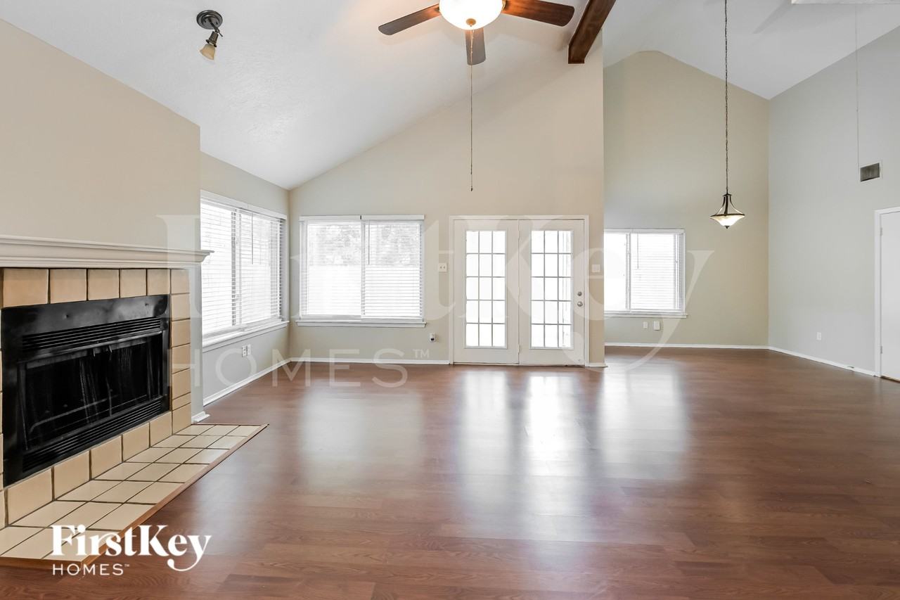 3223 Lake Stream Dr - Photo 3 of 16