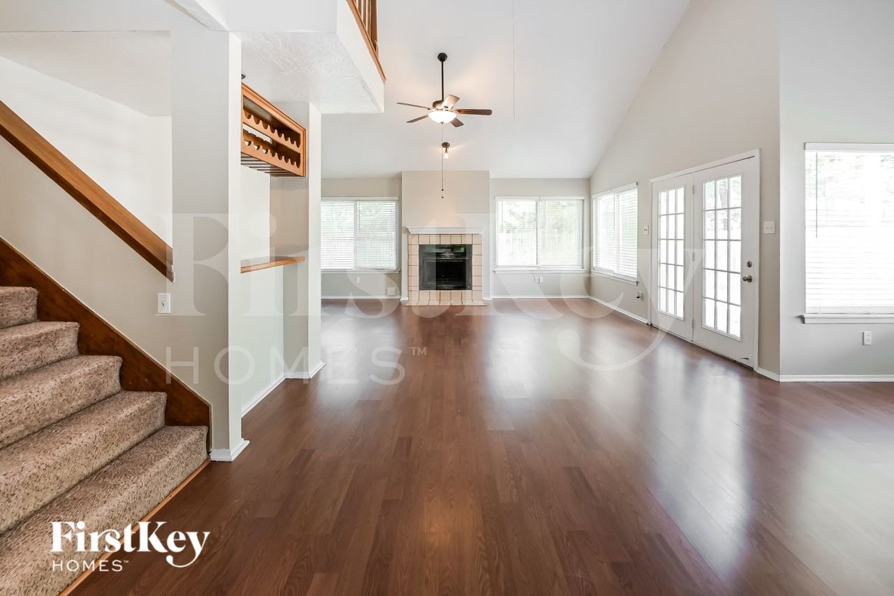 3223 Lake Stream Dr - Photo 4 of 16