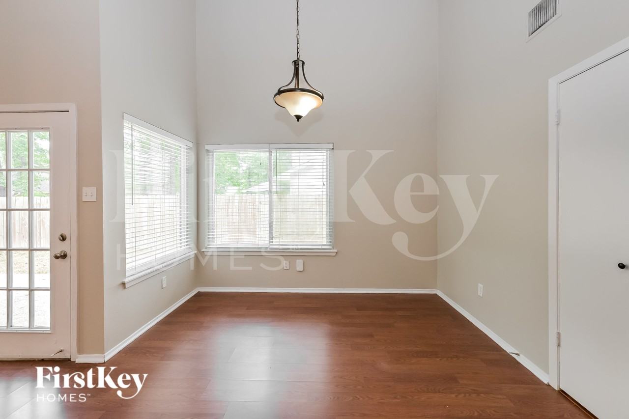 3223 Lake Stream Dr - Photo 5 of 16