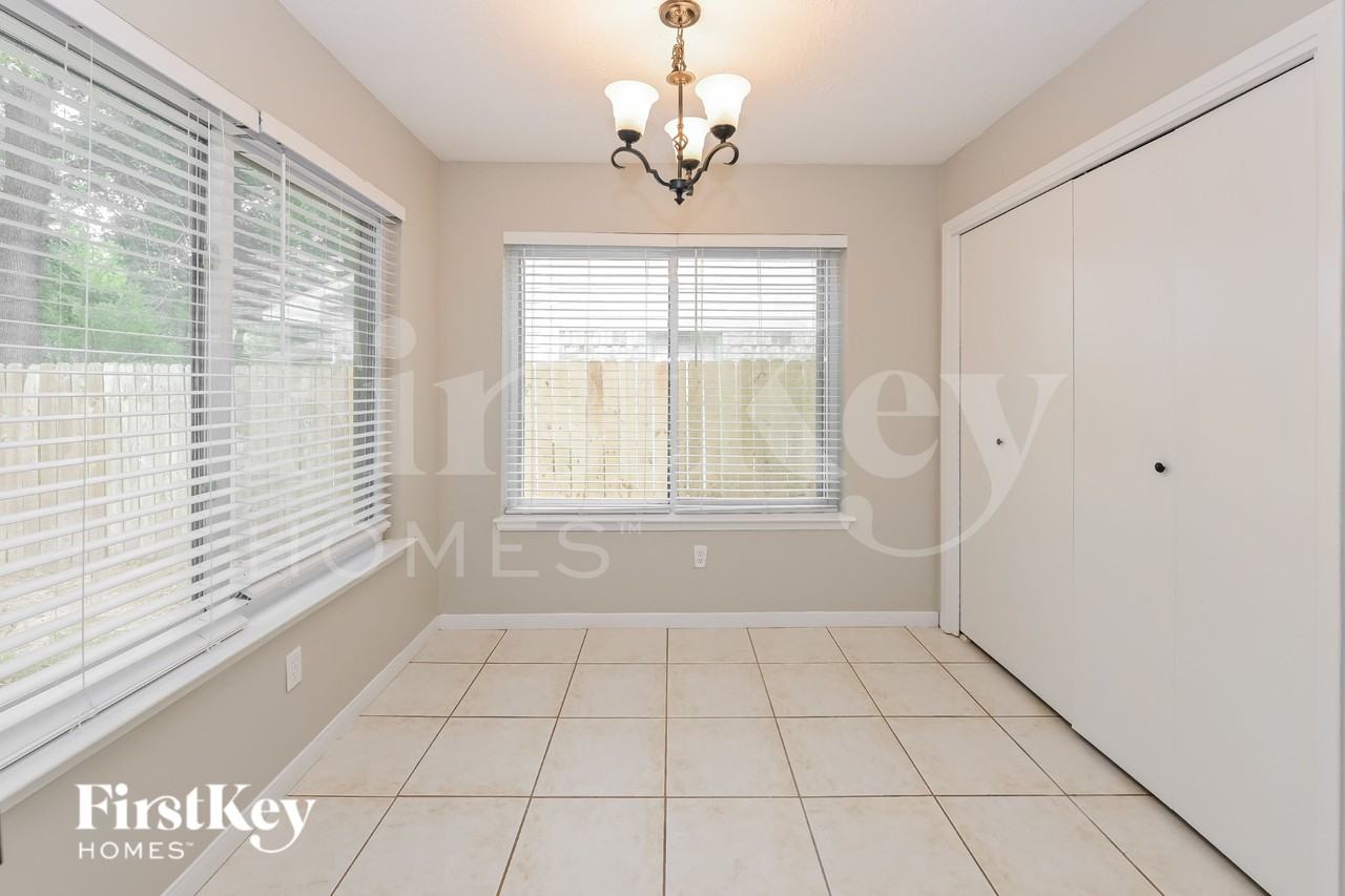 3223 Lake Stream Dr - Photo 6 of 16