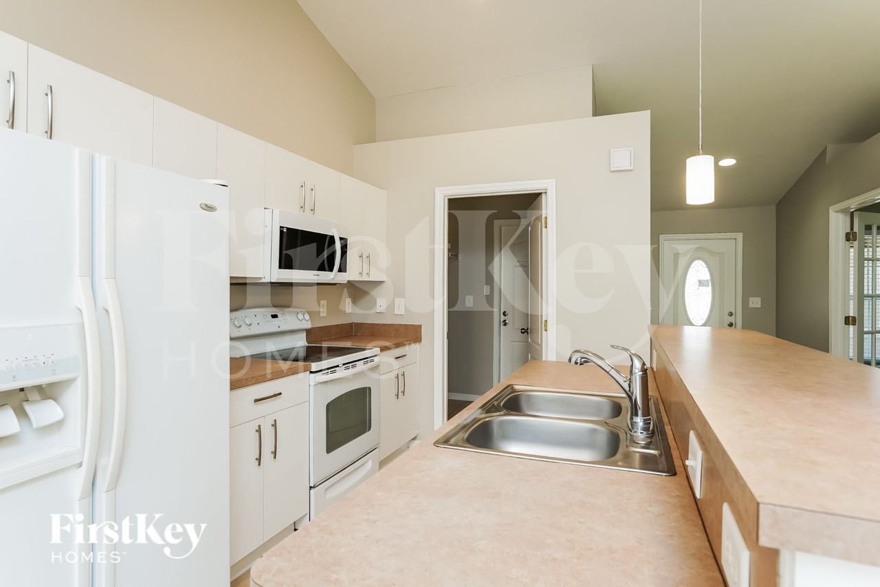 2237 Tropicana Pkwy W - Photo 6 of 18