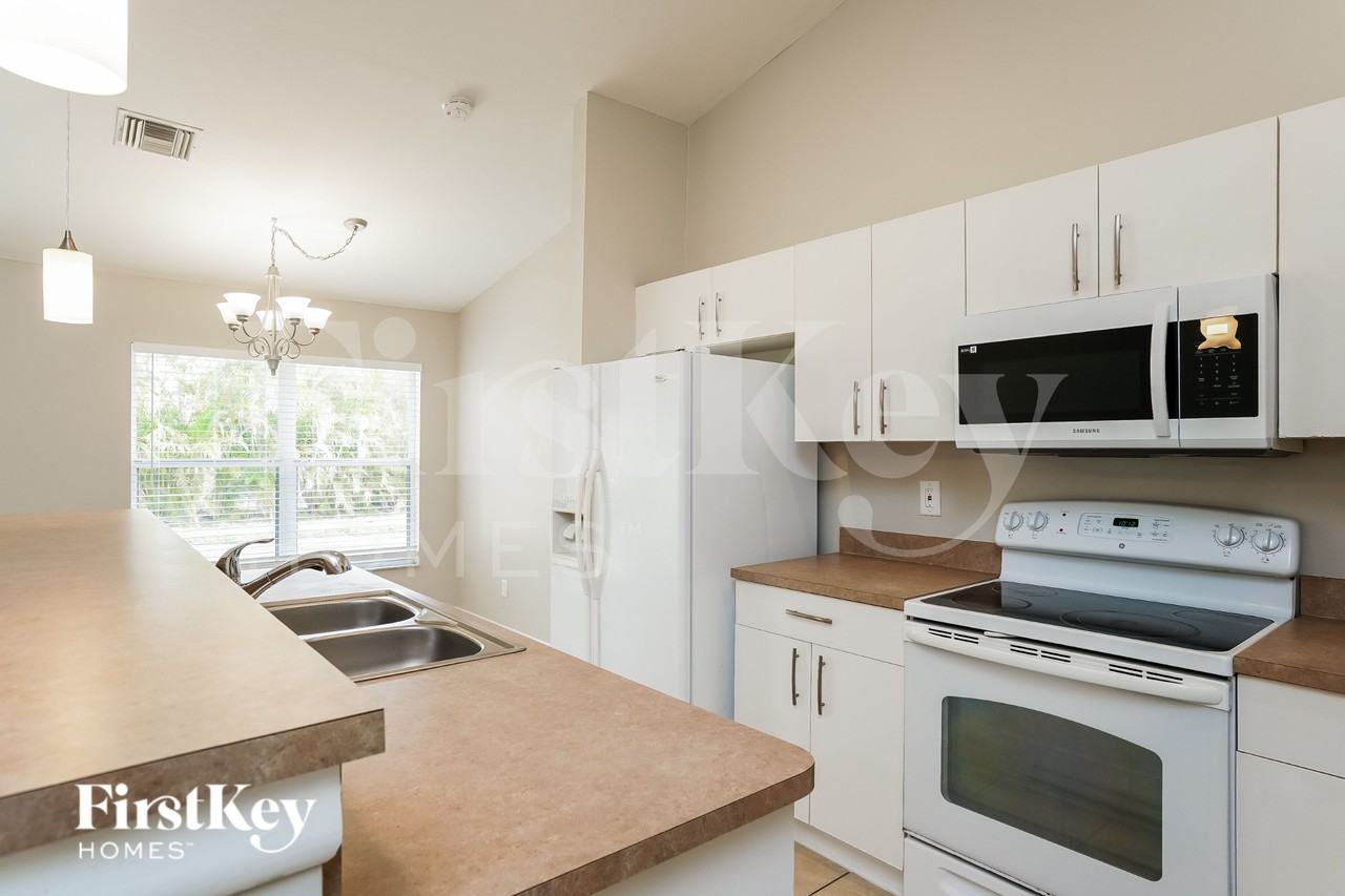 2237 Tropicana Pkwy W - Photo 7 of 18