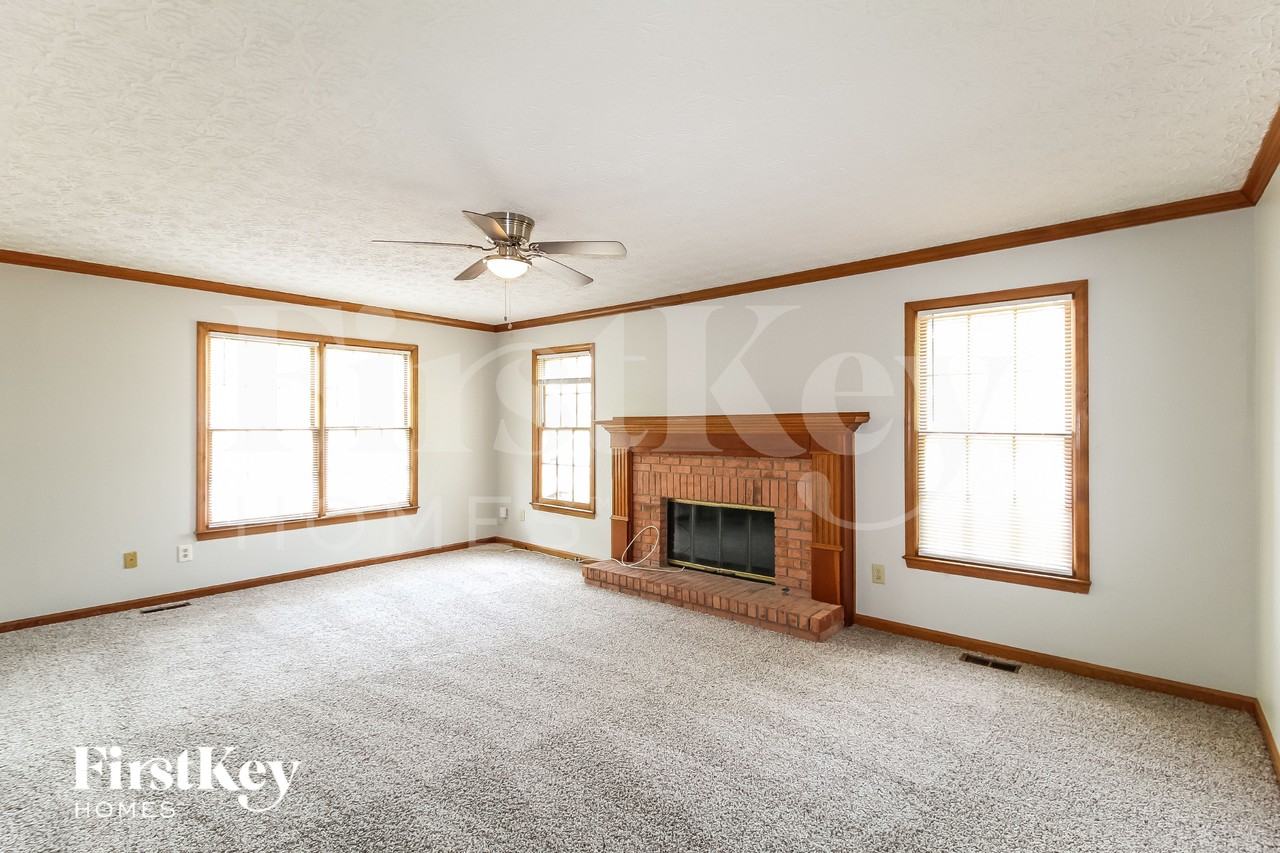 1845 Rockside Ln - Photo 4 of 18
